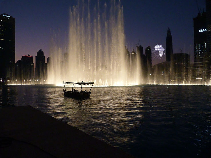 Dancing fountains if Dubai tour